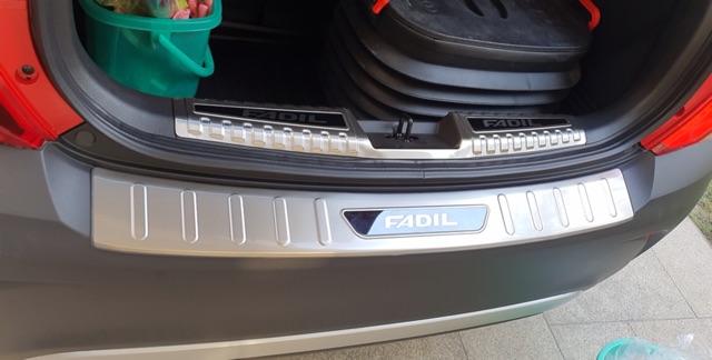Ốp chống trầy cốp trong, ngoài xe Vinfast Fadil 2019-2020, chất liệu Inox