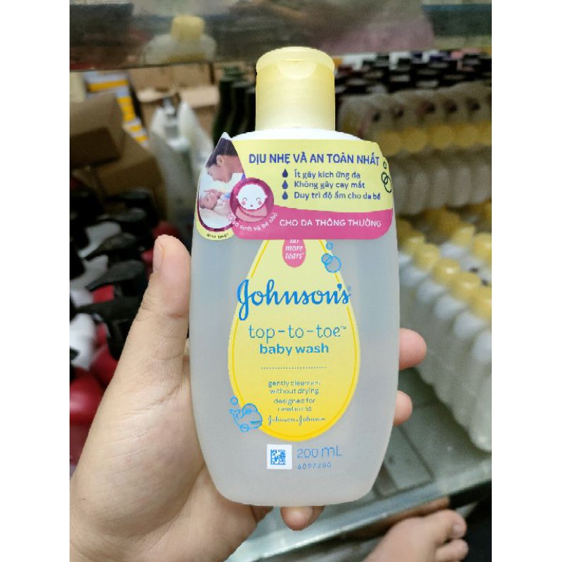 tắm e bé jonsonbaby