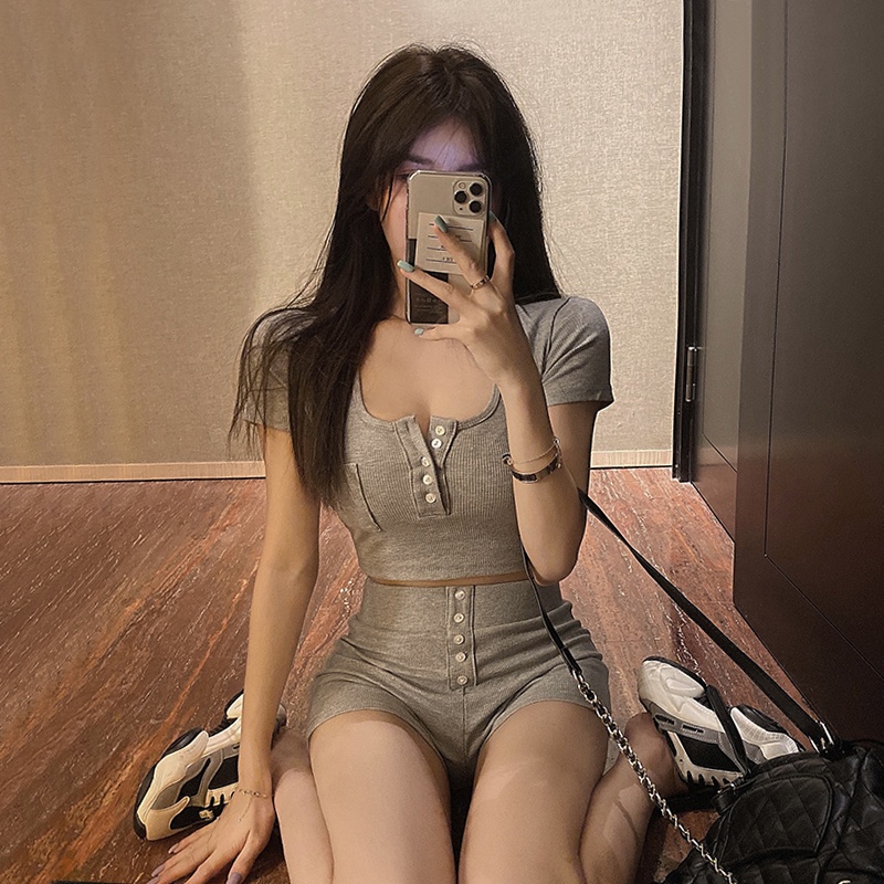 Áo thun croptop và quần short lưng cao màu sắc đơn giản thời trang phong cách Hàn Quốc cho nữ