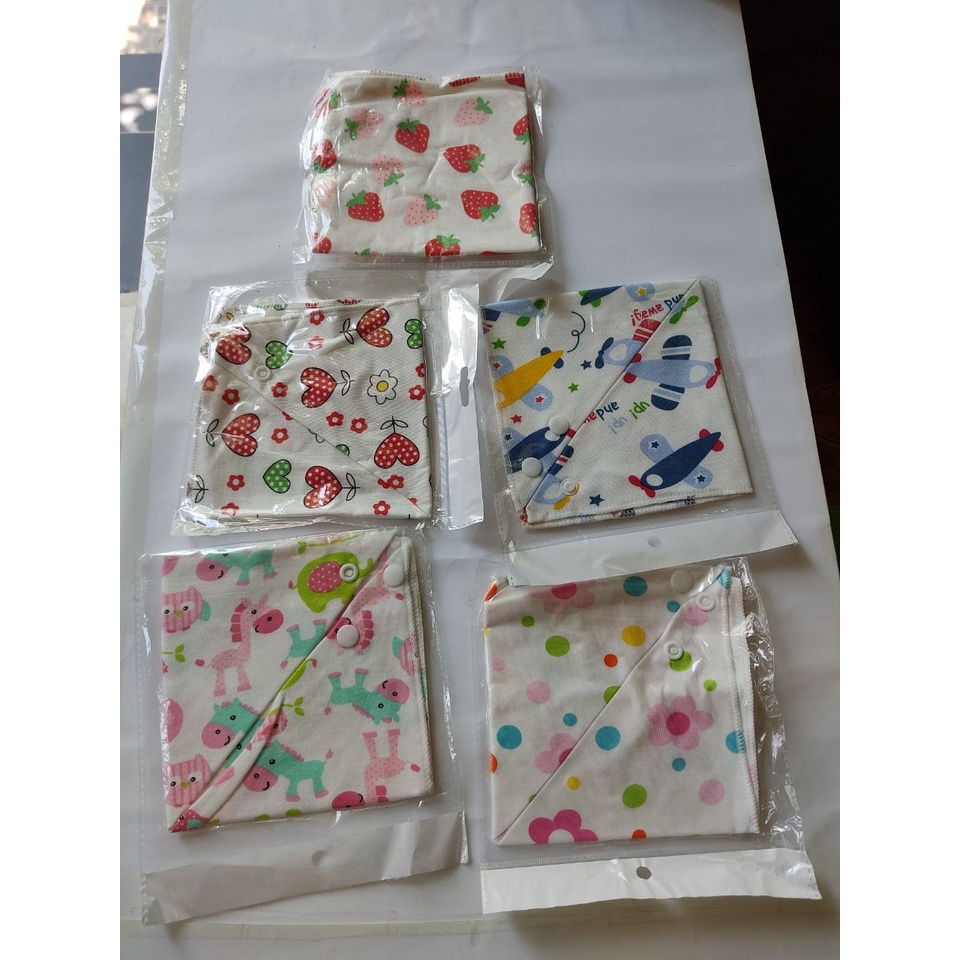 Set 5 khăn yếm tam giác bé trai bé gái có khuy bấm