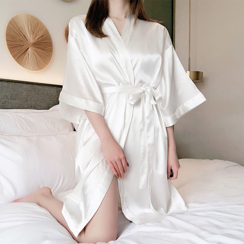 Đầm ngủ dáng rộng bằng lụa lạnh mỏng màu trắng dễ thương quyến rũ phong cách Hàn Quốc cho nữ