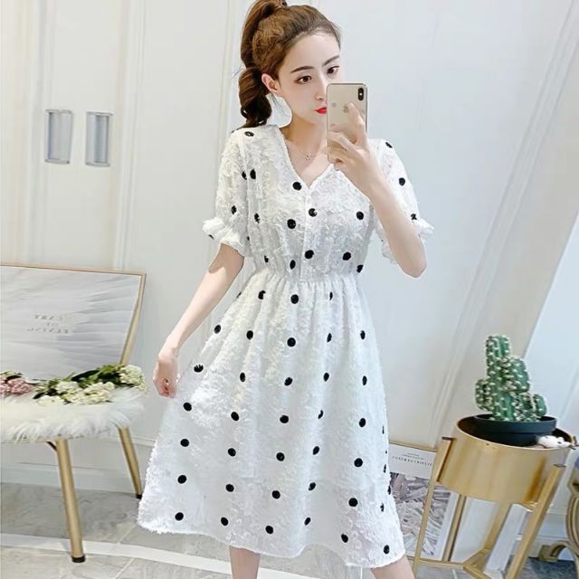 Đầm chấm bi, đầm trắng công chúa, cúc đính ngọc