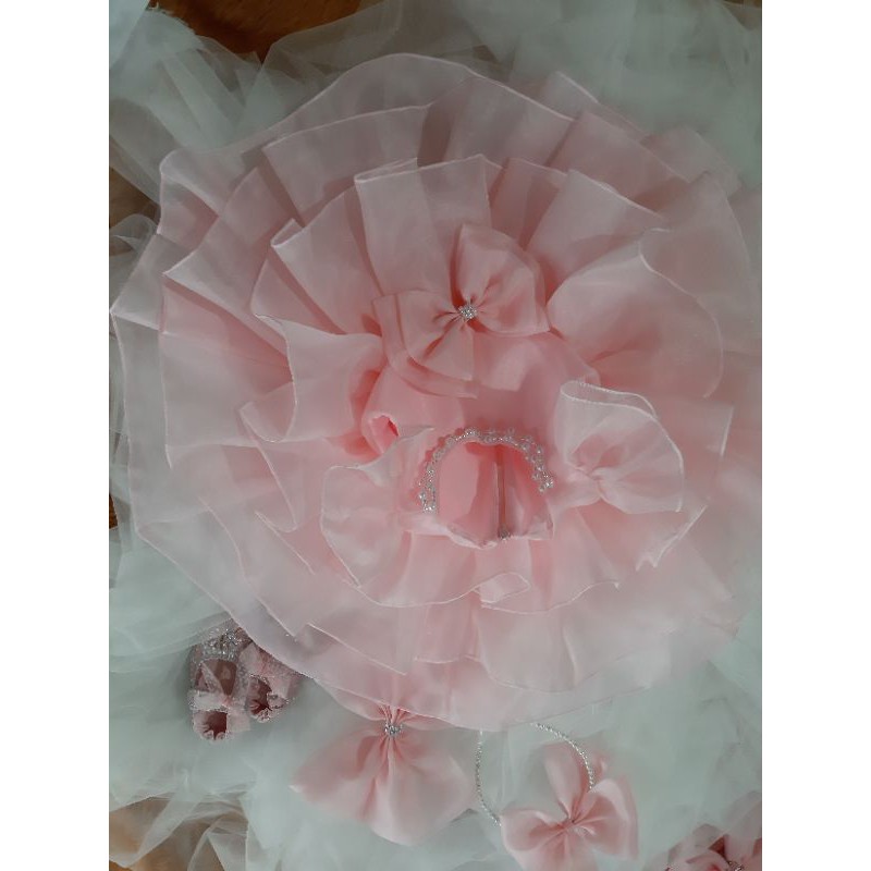 Váy công chúa thiết kế cho bé kèm cài tóc