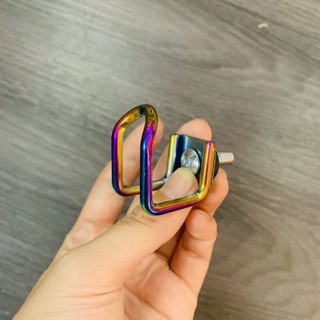 Móc treo đồ Titan gắn mọi xe
