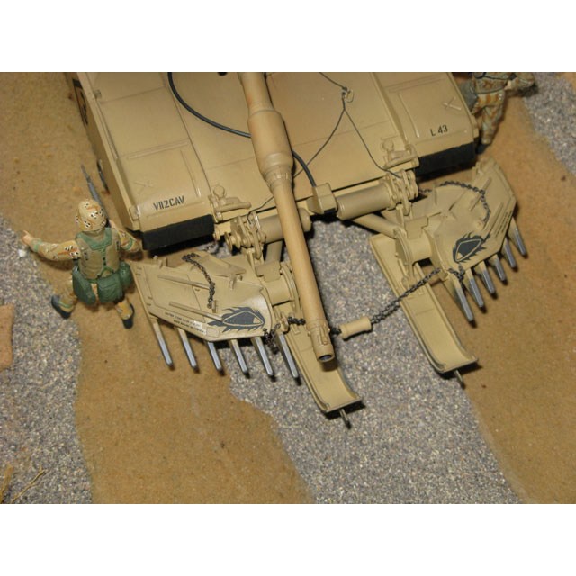 Mô Hình Lắp Ráp Xe Tăng Quân Sự Hoa Kỳ 1/35 SCALE U.S. M1A1 ABRAMS WITH MINE PLOW Tamiya 35158
