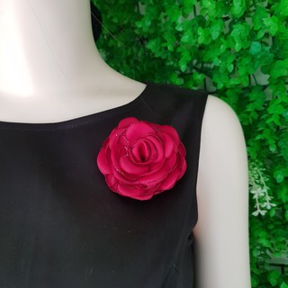 Cài áo hoa hồng đỏ