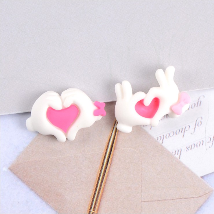 Charm đôi bàn tay thả tim dùng trang trí vỏ ốp điện thoại, kẹp tóc, DIY