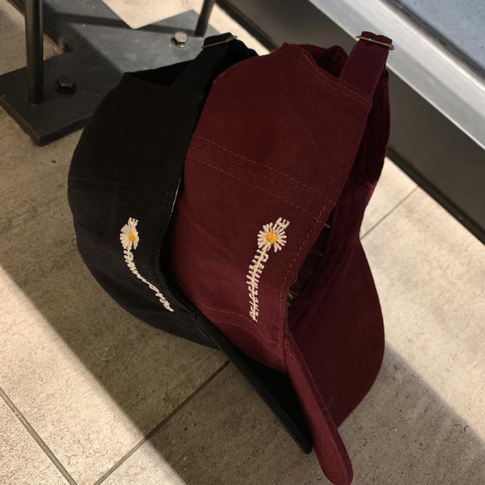 Mũ Lưỡi Trai Thêu Hình Hoa Cúc Nhỏ Xinh Xắn