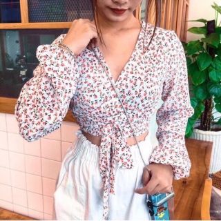 ÁO CROPTOP HOA CHÉO CỘT NƠ