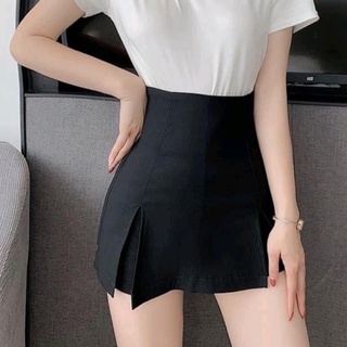 Quần váy có xẻ tà hai bên