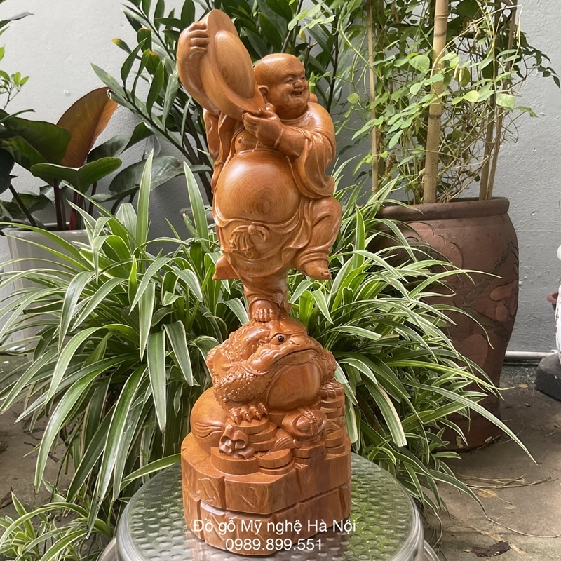 Tượng Phật di lặc dâng vàng gỗ thơm cao 40 cm