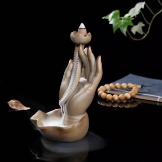 Thác khói trầm hương bàn tay bồ tát