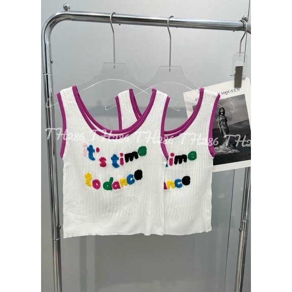 Áo len sát nách viền đen, hồng chữ bông nổi A093