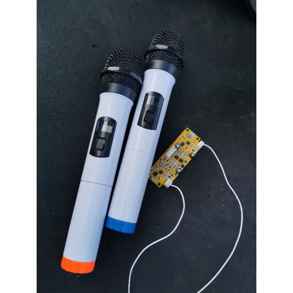 Micro loa kéo UGX9988x giá rẻ hát hay không gay hú loa