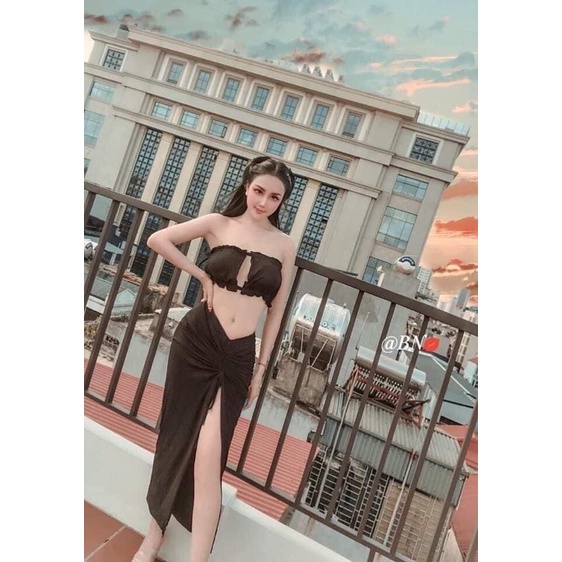 bikini 3món kèm choàng ngoài(hàng có sẵn )
