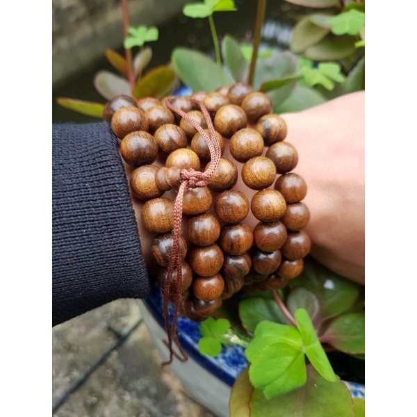 Chuỗi hạt gỗ 108 cỡ 10 ly 12 ly ( 1 cm )màu trầm vòng cổ hoặc tay mân có hương thơm tự nhiên