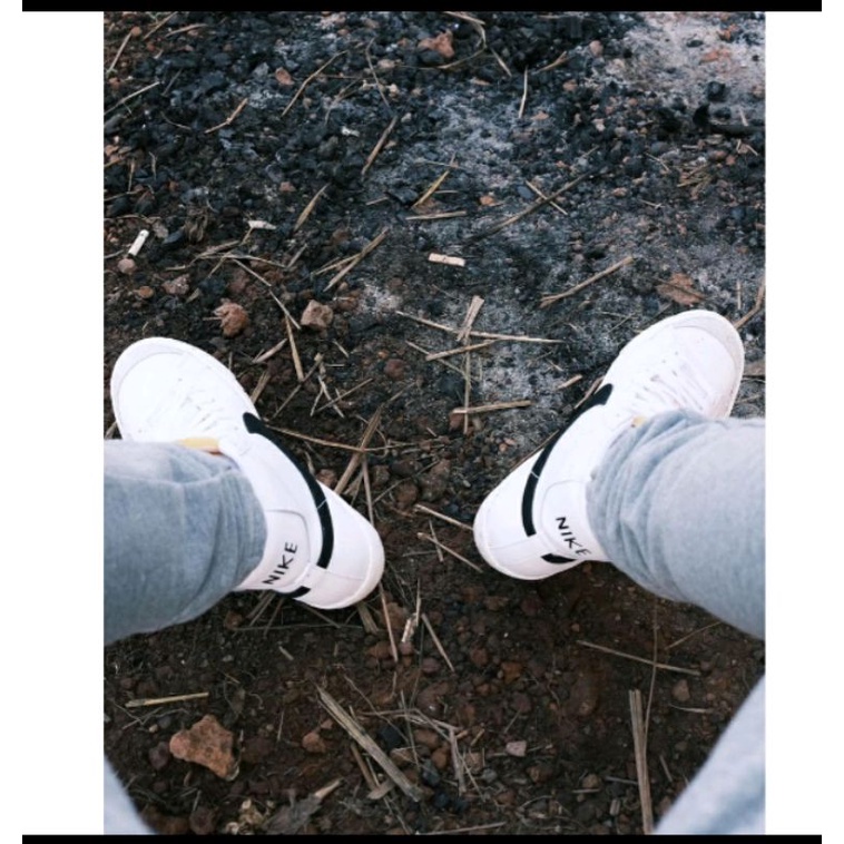 0Giày Nike Blazer Mid 77 Sơn Tùng Cao Cổ Đen Trắng Đế Cao 3cm