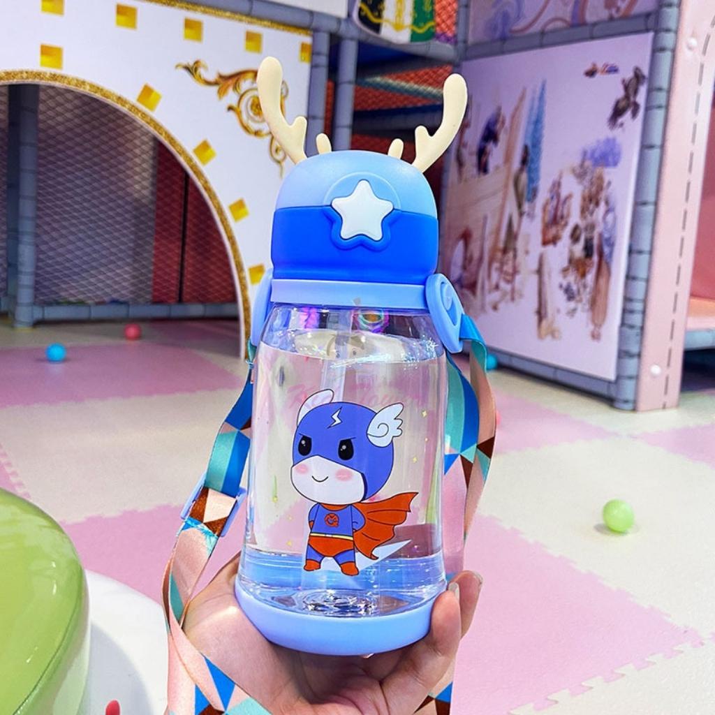 Bình đựng nước có ống hút cute cho bé đi học dung tích 600ml
