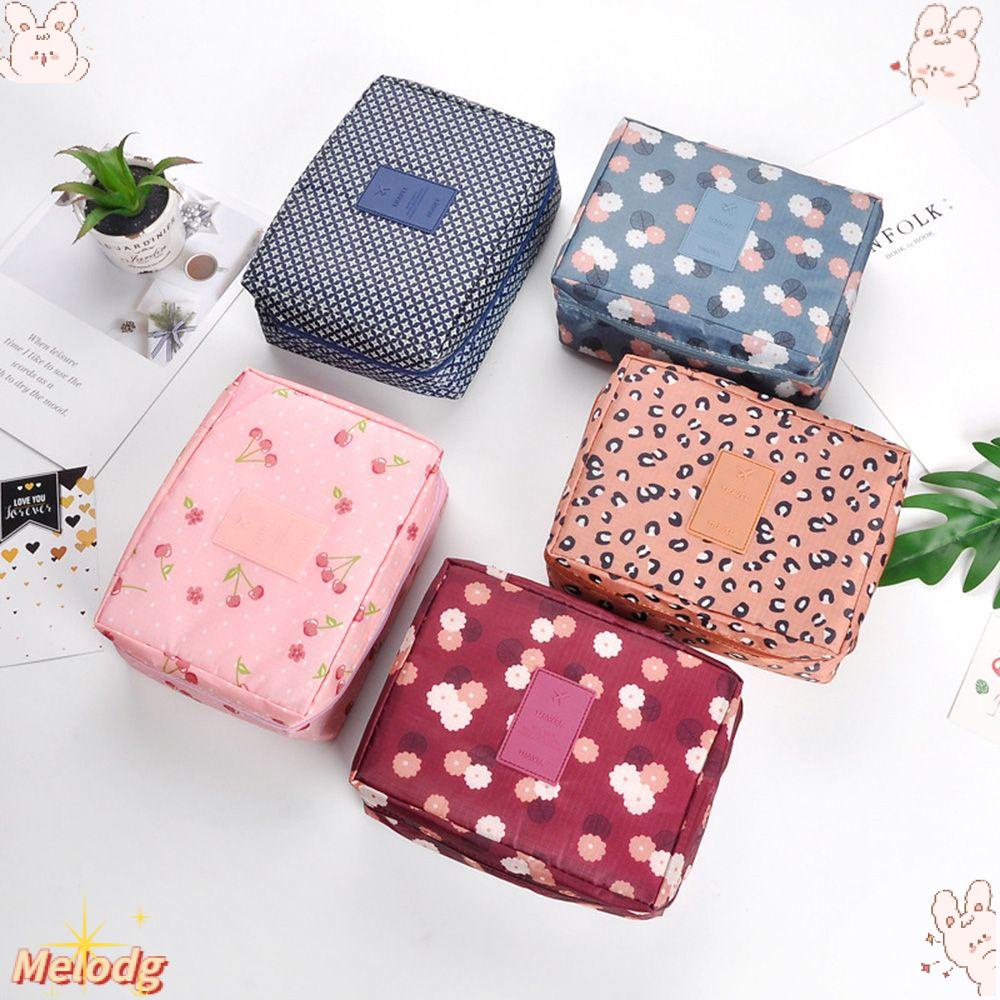 Túi Đựng Mỹ Phẩm/ Đồ Vệ Sinh Cá Nhân Đa Năng Có Móc Treo Tiện Dụng