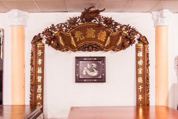 Bộ Hoành phi câu đối gỗ gõ dán vàng thờ gia tiên