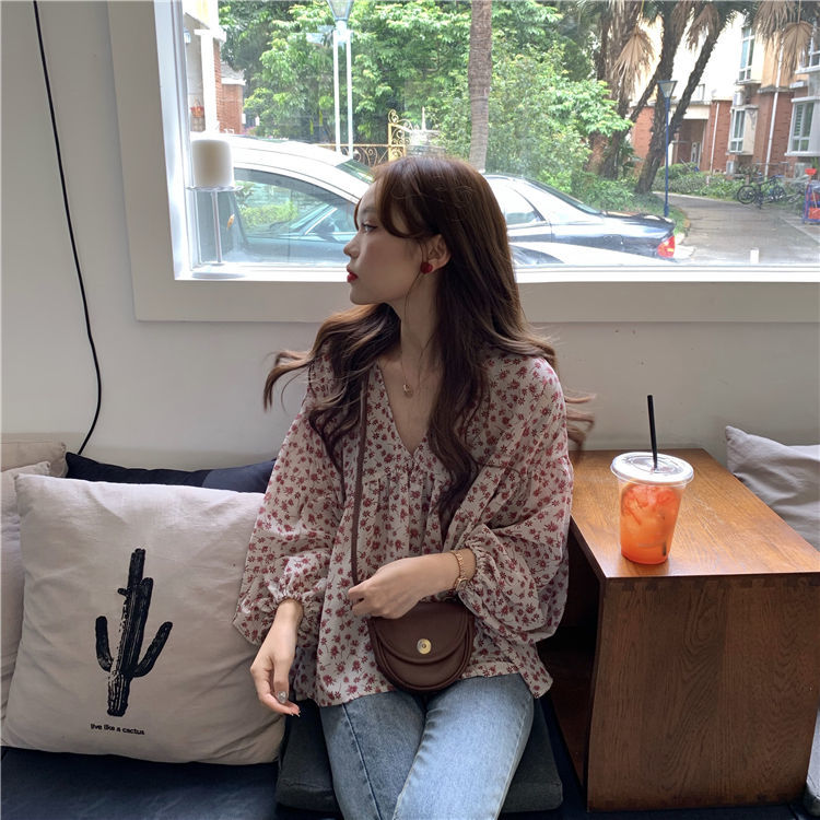 Áo voan tay phồng cổ chữ V in hoa nữ tính