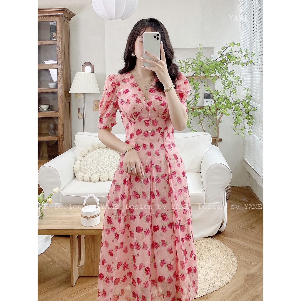 Váy hoa nữ ngắn tay dáng dài cổ tim đính cúc Lamia hồng YAME