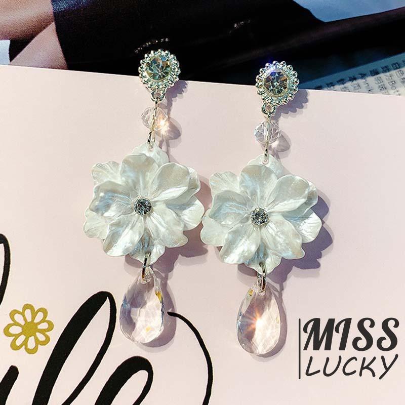 Khuyên tai nữ kiểu dáng thời trang phong cách Hàn Quốc