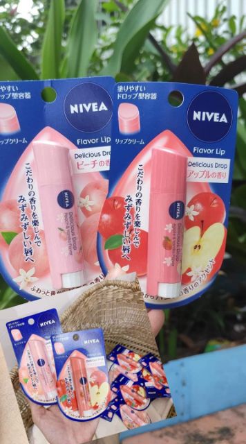 Son dưỡng có màu mùi đào Nivea Nhật