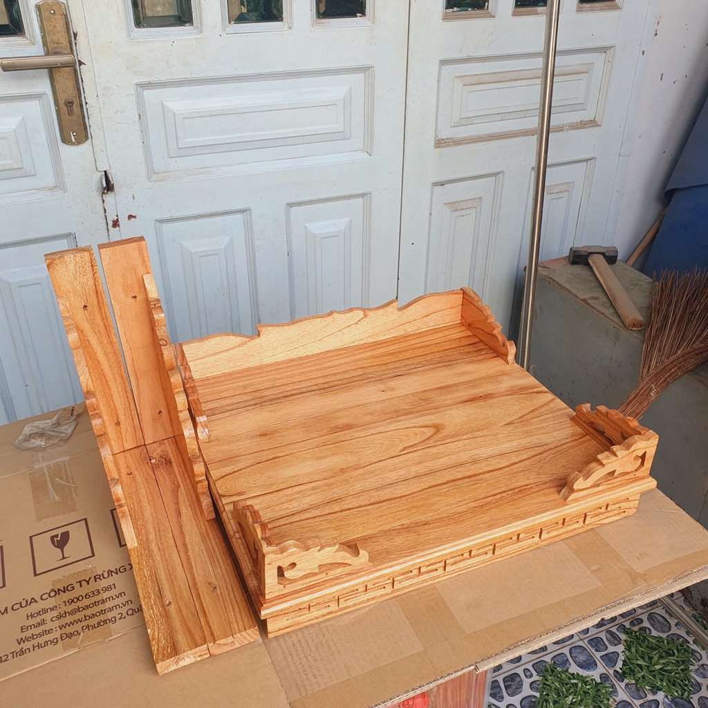 Bàn thờ treo tường gỗ xoan ngang 50cm trơn vàng nhạt