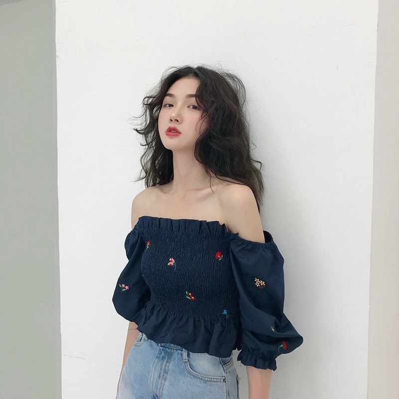 Áo croptop hạ vai nữ tay rộng lỡ thêu hoa ulzzang ( 2 màu )
