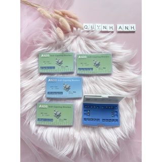 Mắc cài tự buộc