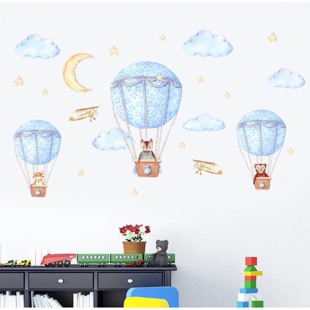 Decal trang trí tường - Cáo Vui chơi cùng Khinh Khí Cầu
