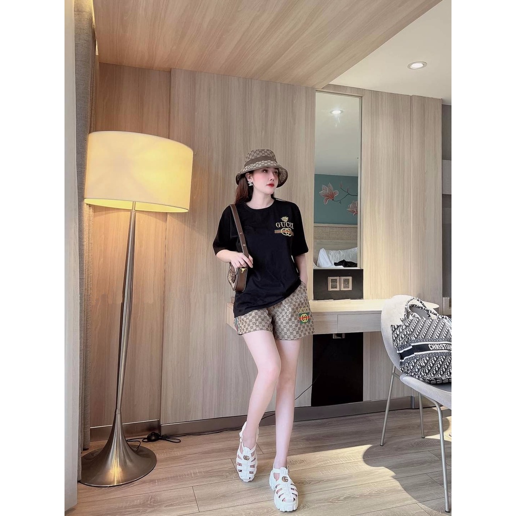 Đồ bộ thun form rộng logo thêu phối quần caro hiện đại
