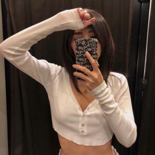 Áo croptop  tay dài cổ V 3 nút chất gân
