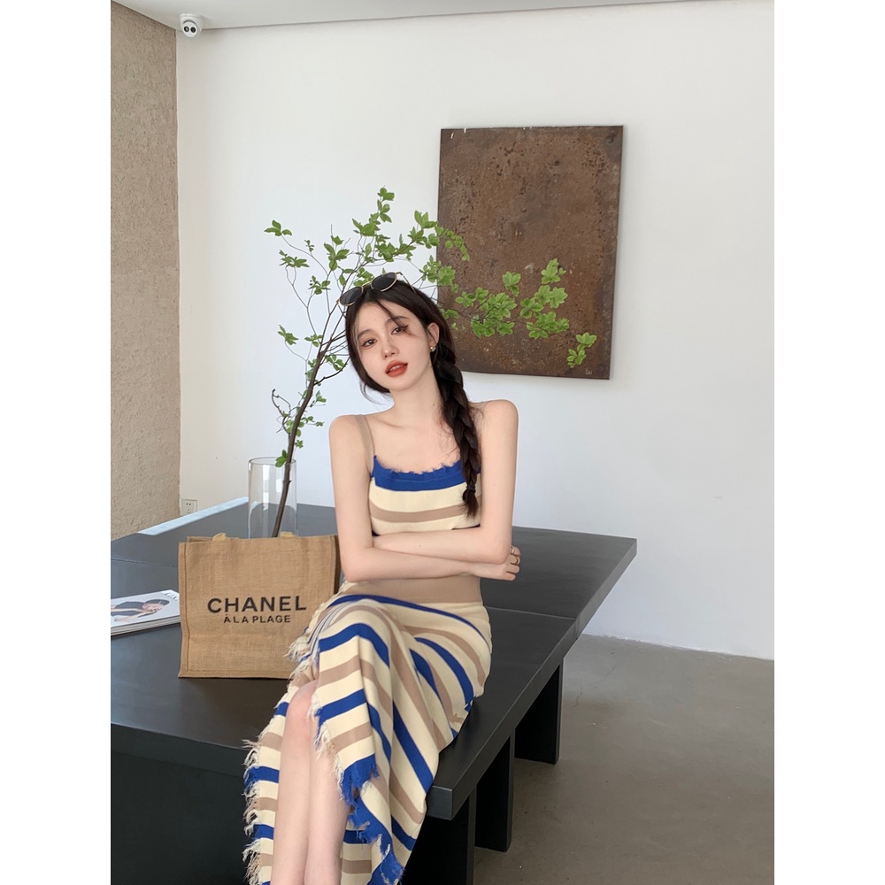 Đầm ZHELIHANGFEI 2 dây dệt kim thiết kế xẻ tà họa tiết kẻ sọc phong cách quyến rũ
