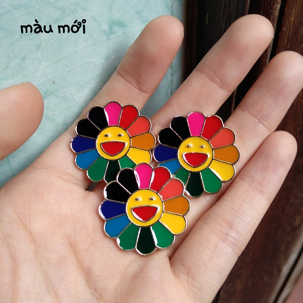 Ghim giày thể thao / Cài áo kim loại hoa mặt trời Kaikai kiki