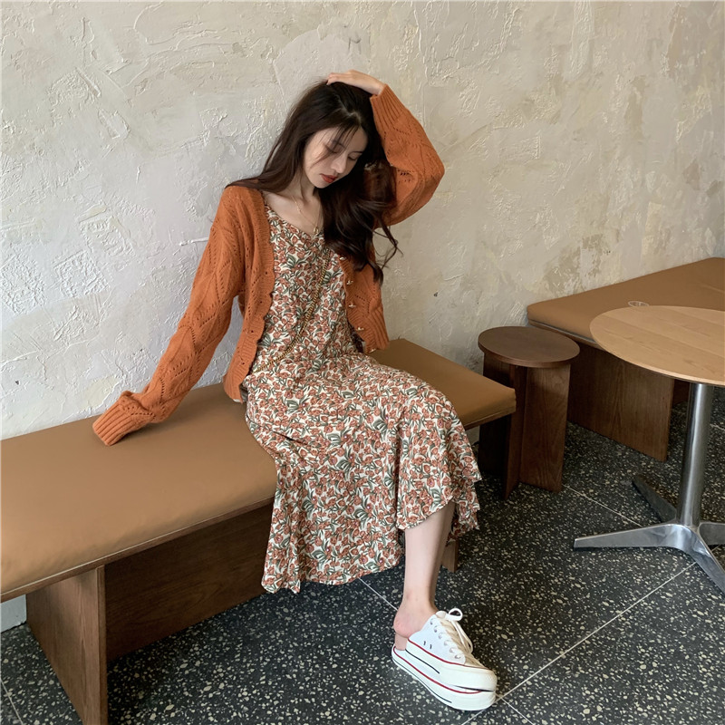 Váy nữ đuôi cá dáng dài 2021,đầm hai dây màu cherry hoa nhí cổ vuông kết hợp áo cardigan len trắng đen cao cấp Hàn Quốc | BigBuy360 - bigbuy360.vn