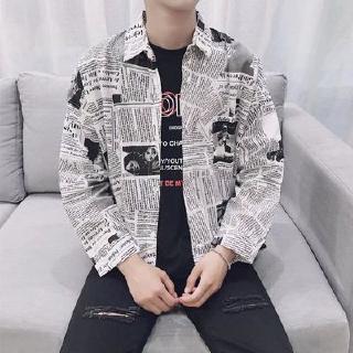 Áo Sơ Mi Ngắn Tay Họa Tiết Giấy Báo Đen Trắng Cá Tính Cho Nam