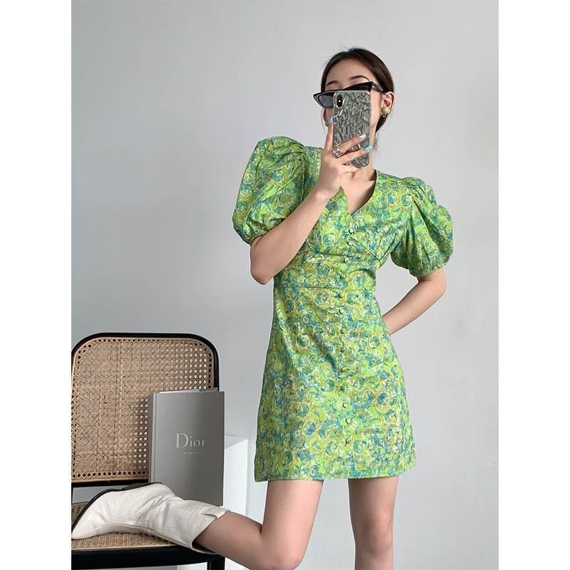 Đầm Hoa Tay Phồng Cổ Chữ V Size Lớn Màu Xanh Lá Thời Trang Mùa Hè Hàng Mới Cho Nữ