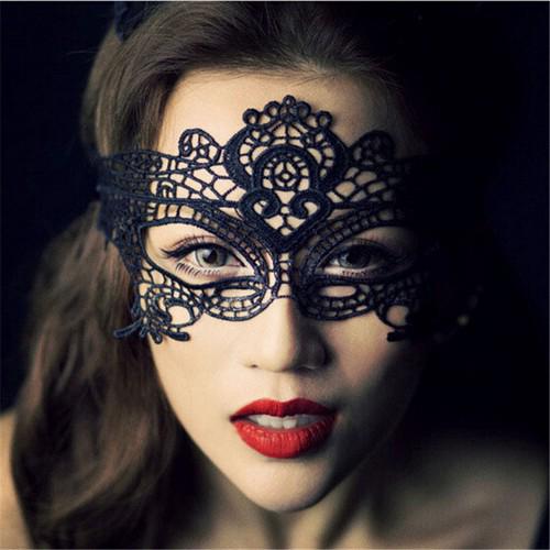 Mặt nạ ren dùng cho tiệc hóa trang trong tiệc Halloween