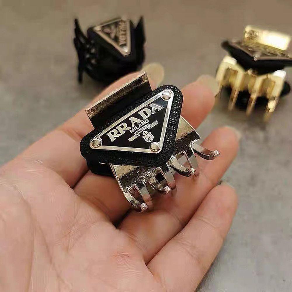 Kẹp Tóc Hình Tam Giác In Chữ Phong Cách Vintage Dễ Thương Dành Cho Nữ