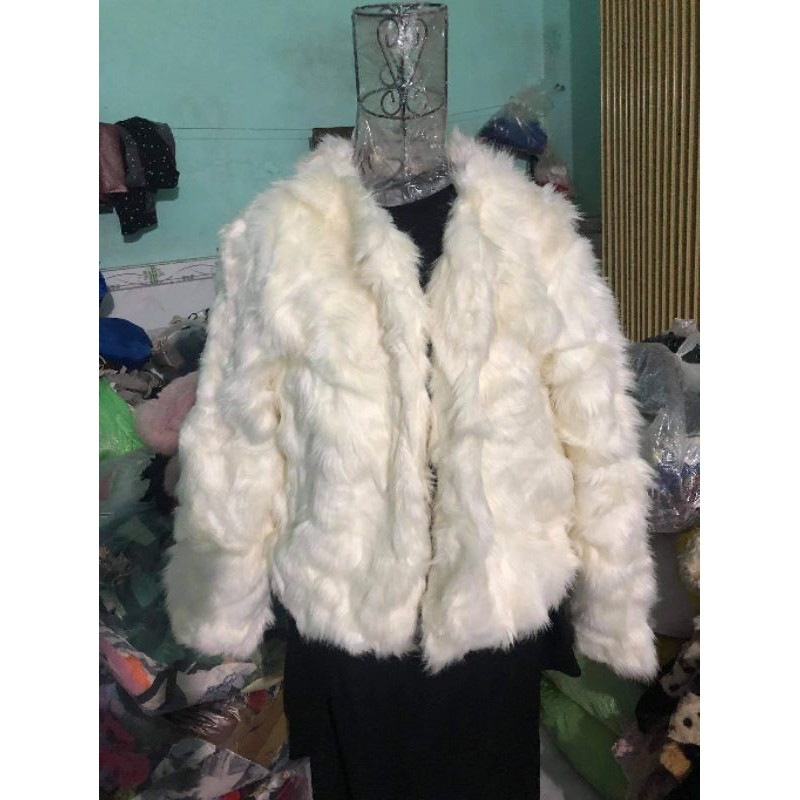 áo lông thú màu trắng lông dài bán trên live