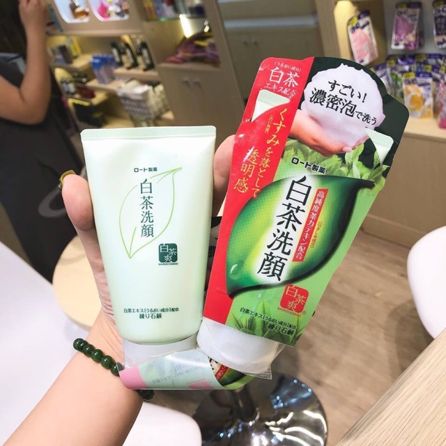 Sữa rửa mặt trà xanh Nhật Bản