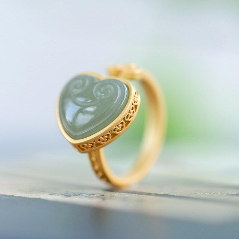 Nhẫn bằng bạc 925 mạ vàng mặt hình trái tim đính đá ngọc bích hòa điền sang trọng