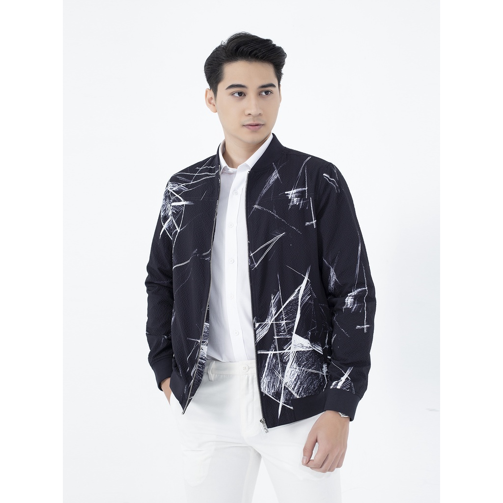 Áo khoác gió nam 2 lớp Aristino AJK024W1 Jacket Regular fit suông vừa bo tay bo gấu khỏe khoắn màu Đen in màu ấn tượng