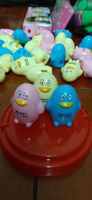 Gọt chì chim cánh cụt.