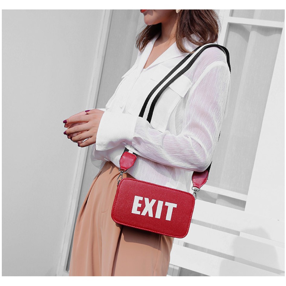 [deal shock]Túi xách hộp EXIT phối dây vải bản to | BigBuy360 - bigbuy360.vn