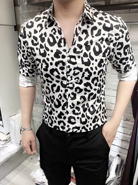Sơ mi lụa họa tiết báo trắng