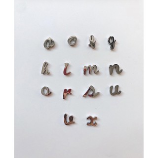 Dây loại mảnh 1mm kèm mặt chữ in thường silver thép không gỉ (đủ bảng chữ cái)
