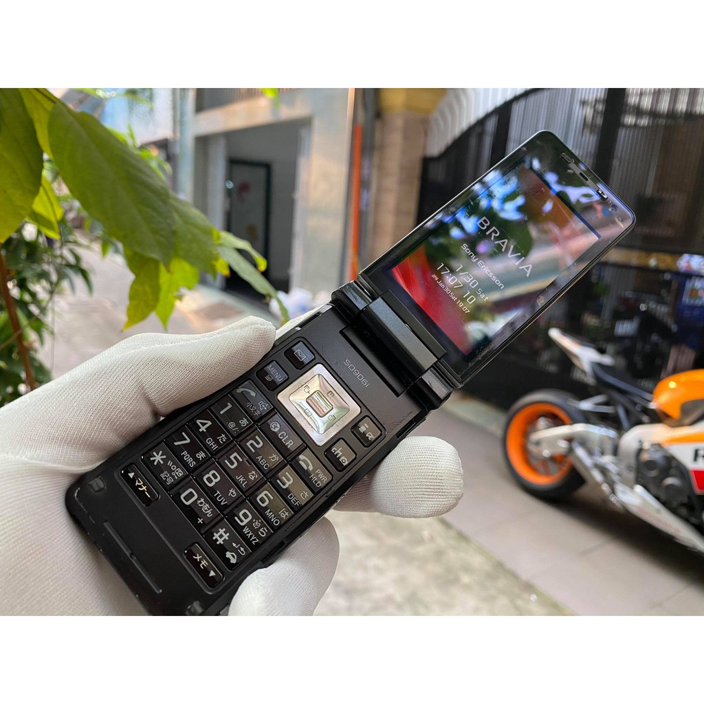 Điện thoại Sony Ericsson SO906i màu đen